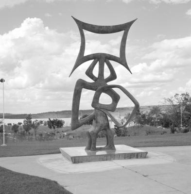 Escultura "O Rito dos Ritmos", de Maria Martins