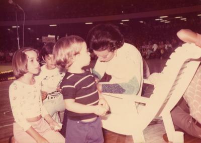 Elizeth Cardoso e crianças