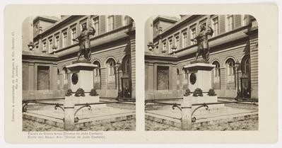 Estátua em homenagem a João Caetano, na Escola Nacional de Belas Artes