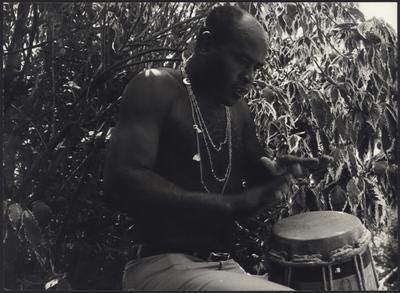 Alfredo Bessa com atabaque