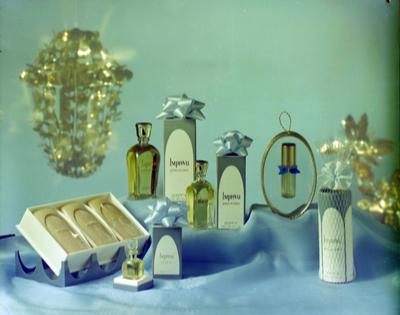 Campanha publicitária da agência Standard para a linha Imprévu da Coty - anúncio de Natal