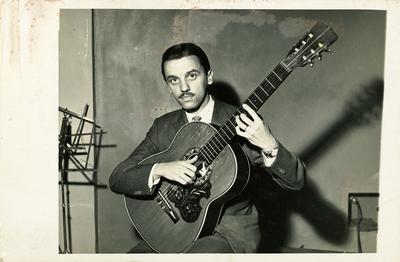 Paulinho Nogueira com o violão