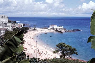Praia da Barra, ao fundo, Forte de Santa Maria