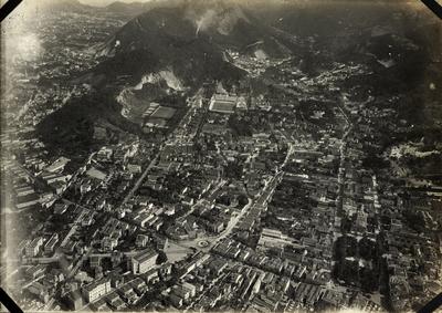 Vista aérea dos bairros de Laranjeiras, Flamengo e Largo do Machado, em destaque, a Praça José de Alencar