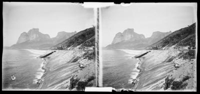 Avenida Niemeyer; destaque para a Pedra da Gávea ao fundo