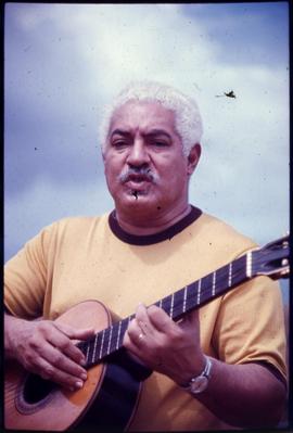 Dorival Caymmi com o violão