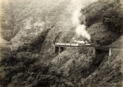 Trem após atravessar o túnel nº 6