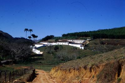 Fazenda Pau d'Alho vista ao longe