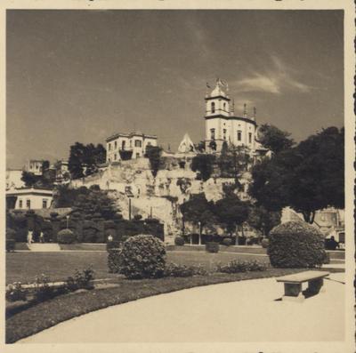 Praça Paris e igreja