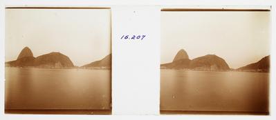 Morro do Pão de Açúcar; a partir da Rua Marquês de Olinda