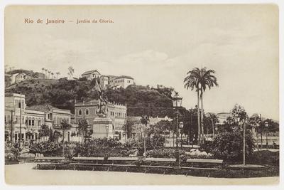 Largo da Glória, monumento a Pedro Álvares Cabral ao fundo