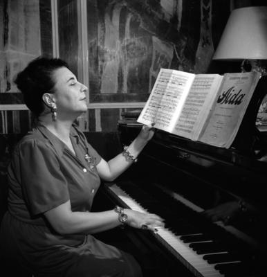 Gabriella Besanzoni Lage durante sarau