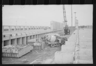 Construção do Instituto Central de Ciências, conhecido como Minhocão