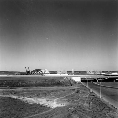Vistas aéreas, Estação Rodoviária do Plano Piloto. À esquerda, o Teatro Nacional Claudio Santoro