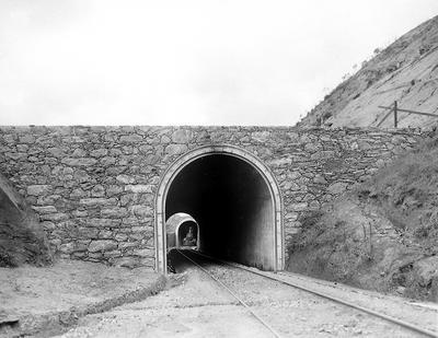 Estrada de Ferro Central do Brasil (Linha do Centro), Túnel em cimento armado, Km 350