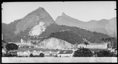 Vista do bairro de Laranjeiras a partir da Rua da União, atual Cardoso Júnior; à direita, o Grande Hotel Metrópole