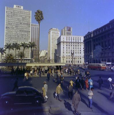 Campanha publicitária da agência Aurélio Campos para Auto Drive S/A - vistas de São Paulo