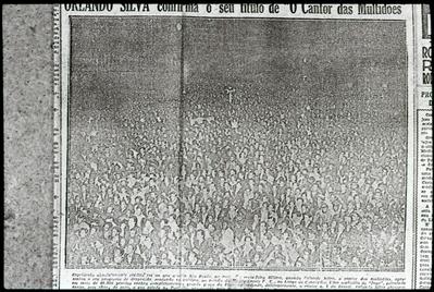 Multidão para ouvir Orlando Silva (reprodução de periódico)