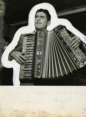 Mario Zan com a sanfona