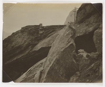 Rochas na Avenida Niemeyer