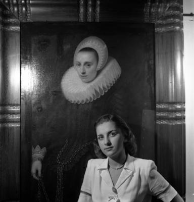 Maria Helena Carvalho e Souza Guimarães Lello em Baile de Debutantes no Copacabana Palace