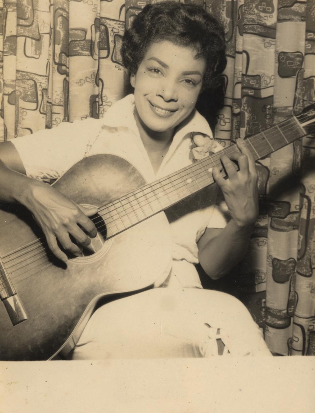 Elizeth Cardoso com o violão