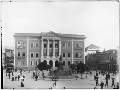Escola Politécnica e estátua de José Bonifácio