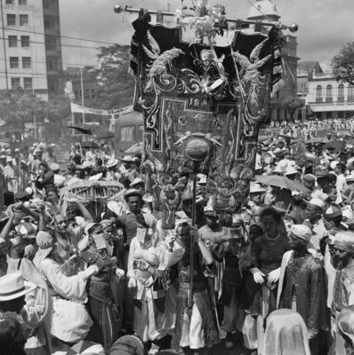 Desfile do bloco Pão Duro