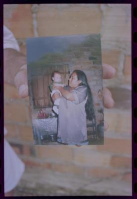 Jorge Bodanzky e Márcia Neves Bodanzky visitam a mãe de Edna de Cássia, atriz que protagonizou o filme "Iracema: uma transa amazônica" (1974)