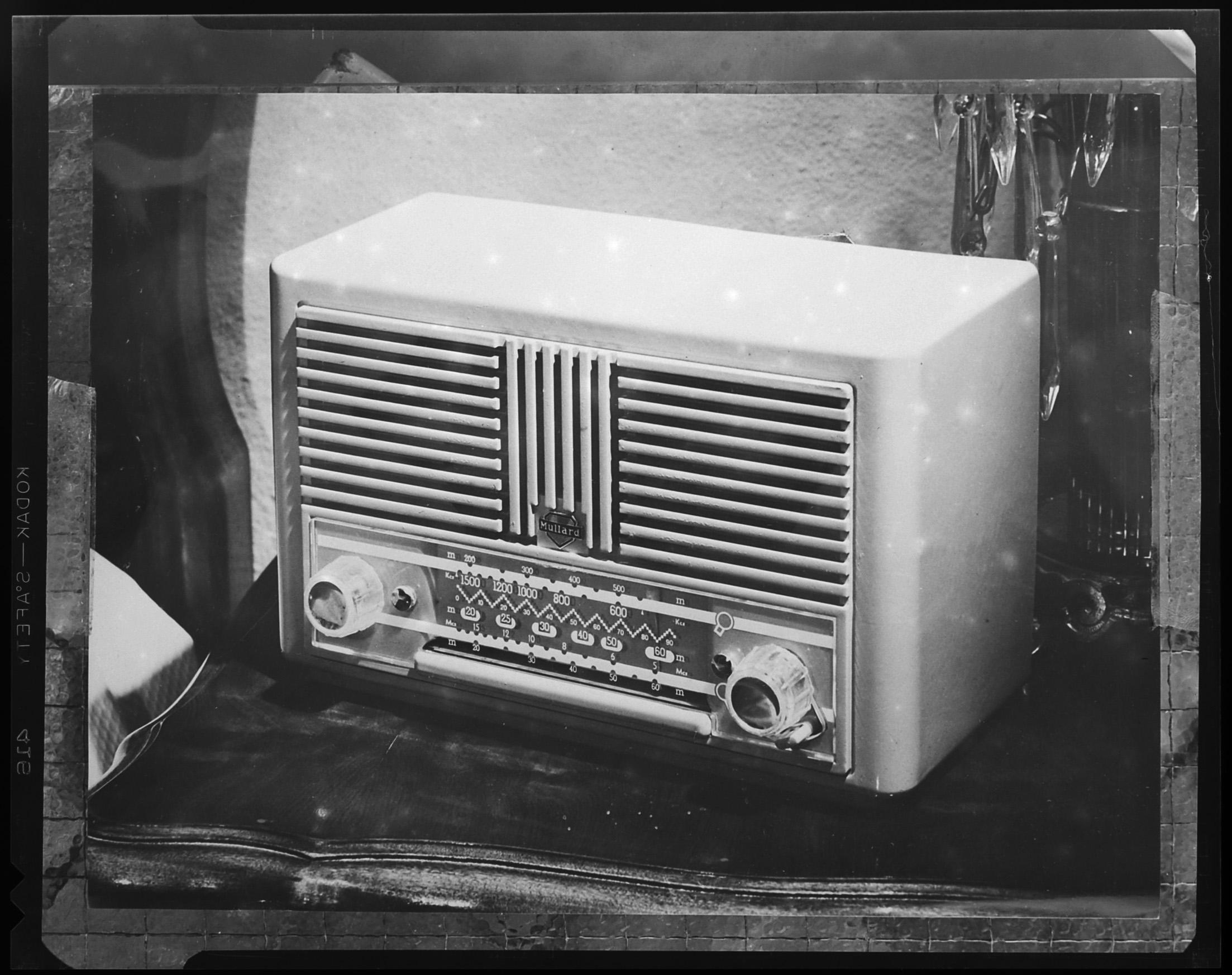 Campanha publicitária da Radil S.A. Rádio e Eletricidade para modelo da Mullard