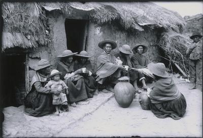 Camponeses tomando chicha na comunidade de Chocco