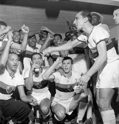 Excursão do Flamengo pela Europa - Sob o comando de Esquerdinha, comemoração dos jogadores após o jogo contra o Racing